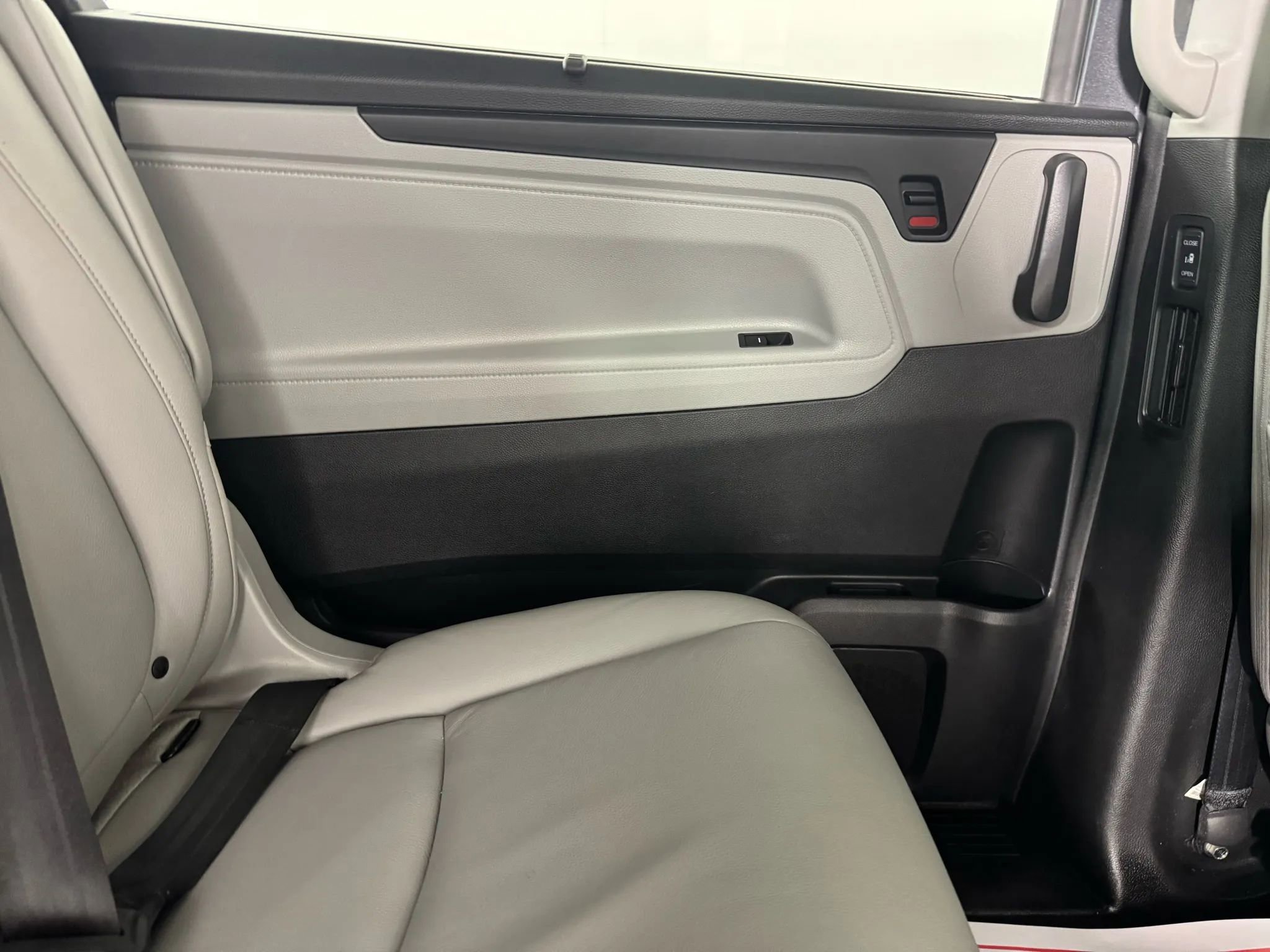 Used 2018 Honda Odyssey EX-L image 42