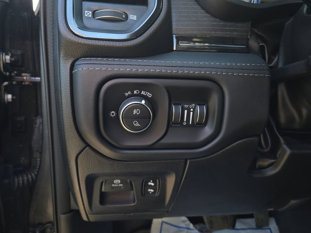 Used 2022 RAM 1500 Limited w/ Off-Road Group AWD/4WD image 13
