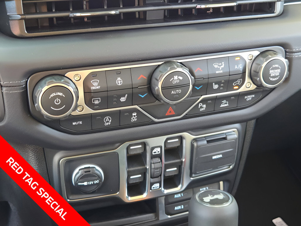 New 2026 Jeep Wrangler Unlimited Sahara AWD/4WD image 30