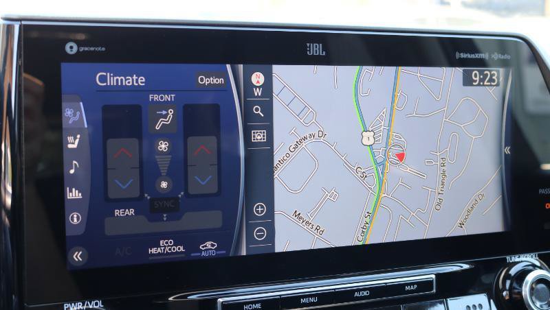 Used 2021 Toyota Highlander Limited AWD/4WD image 16