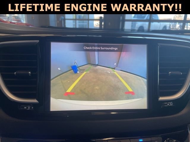 Used 2024 Chrysler Pacifica Touring-L FWD image 22