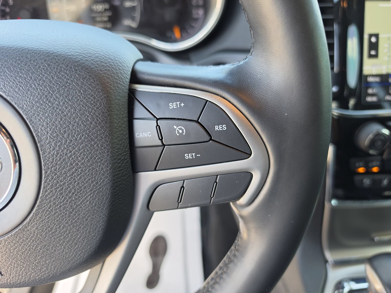 Used 2022 Jeep Grand Cherokee Laredo X RWD image 36