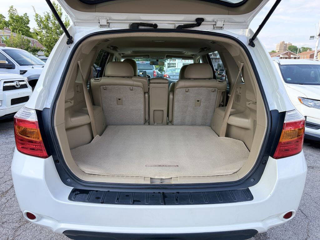 Used 2010 Toyota Highlander SE FWD image 9