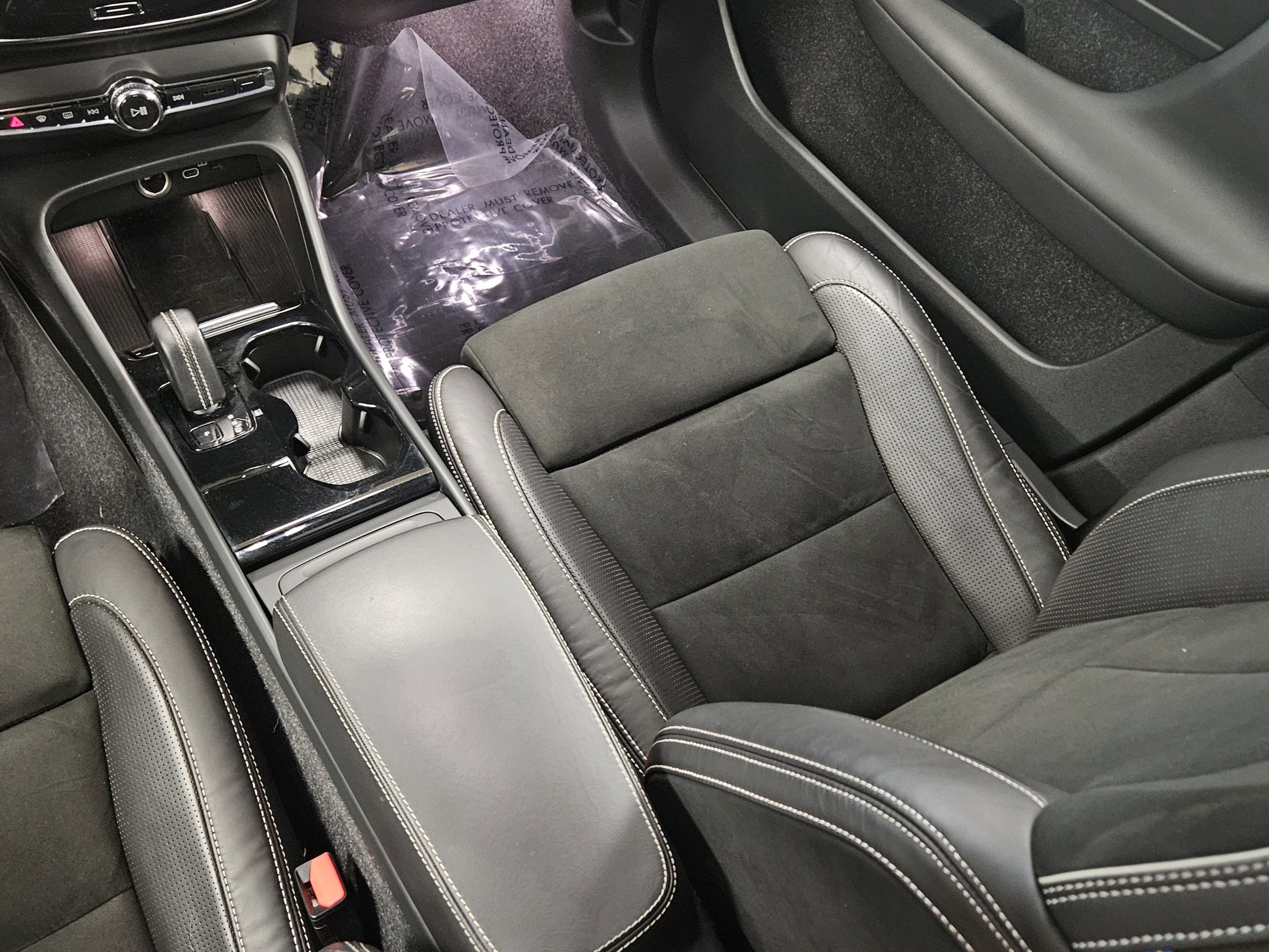 Used 2021 Volvo XC40 P8 Recharge w/ Advanced Package image 14