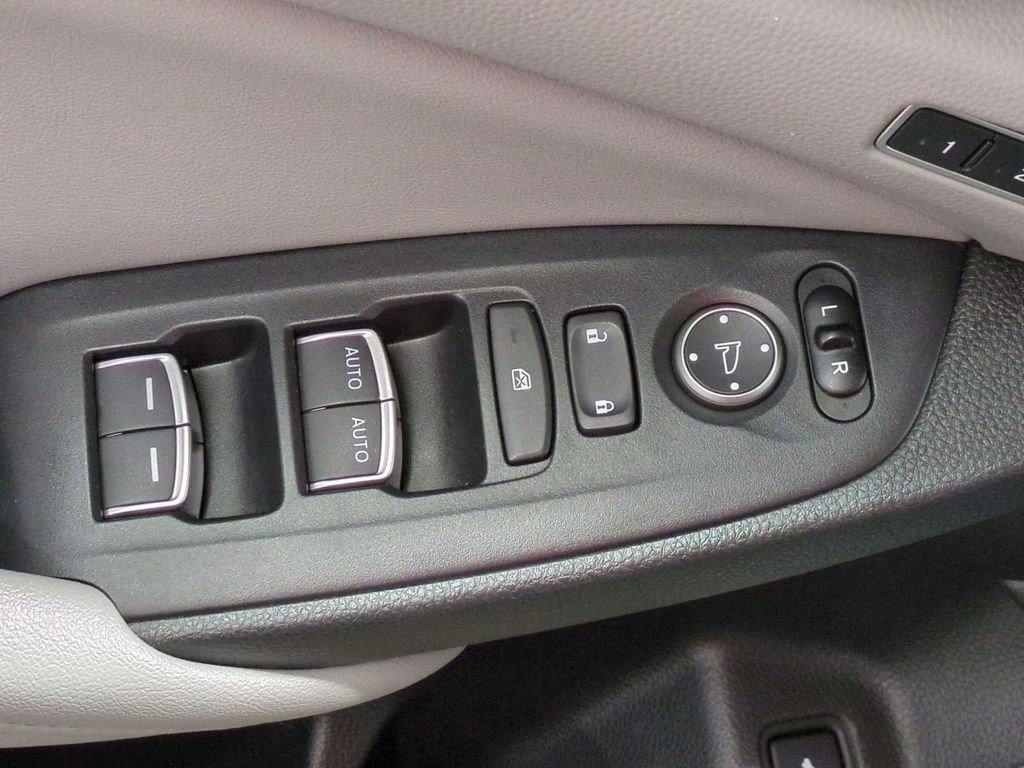 Used 2020 Honda Accord Touring image 16
