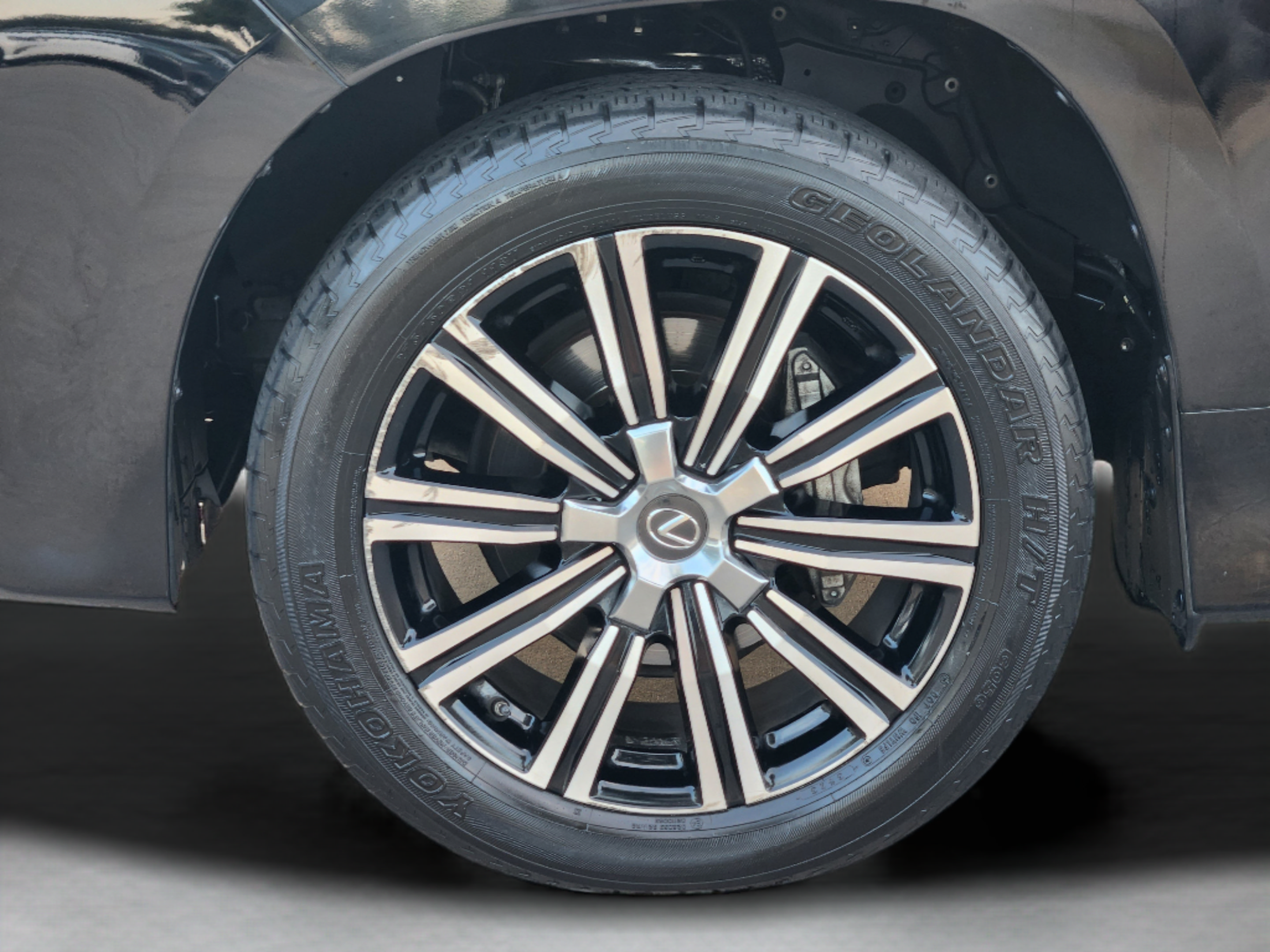 Used 2021 Lexus LX 570 4WD w/ Luxury Package image 38
