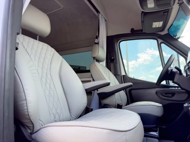 Used 2023 Mercedes-Benz Sprinter 2500 image 16