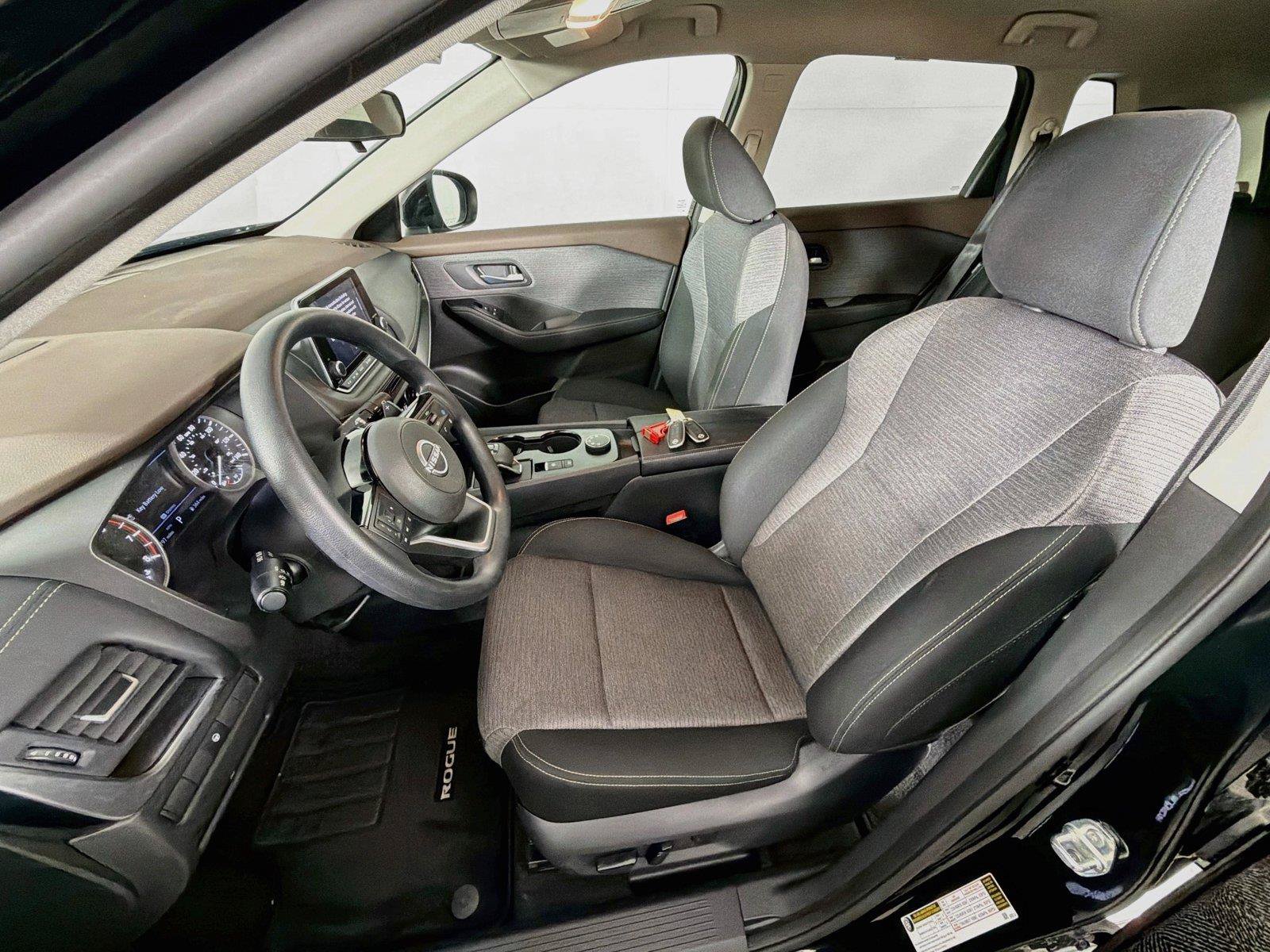 Used 2023 Nissan Rogue SV AWD/4WD image 2