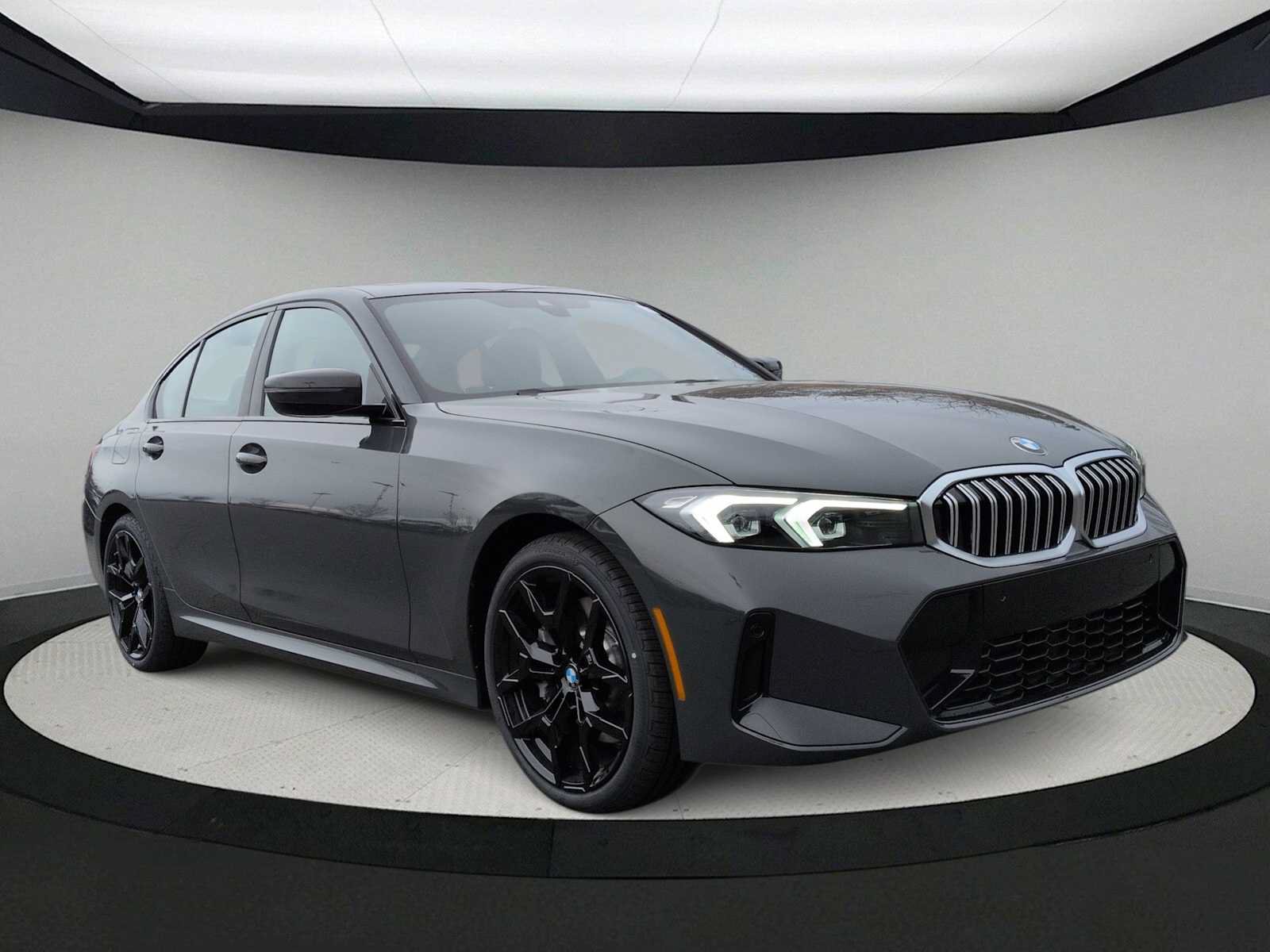 Used 2026 BMW 330i xDrive Sedan w/ M Sport Package AWD/4WD image 2