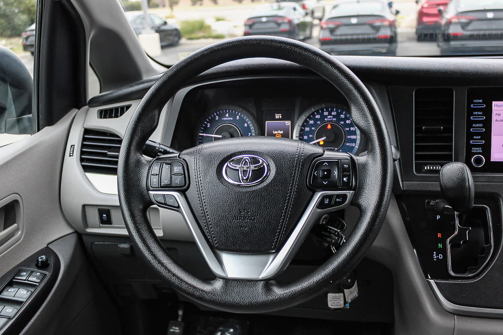 Used 2020 Toyota Sienna L image 15