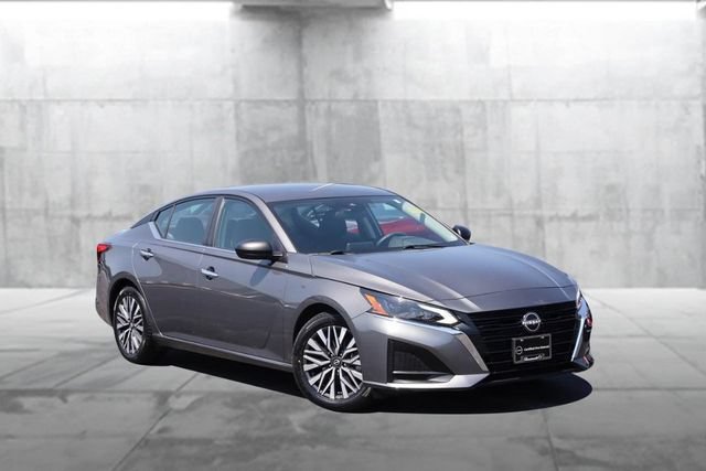 Certified 2025 Nissan Altima 2.5 SV FWD image 2