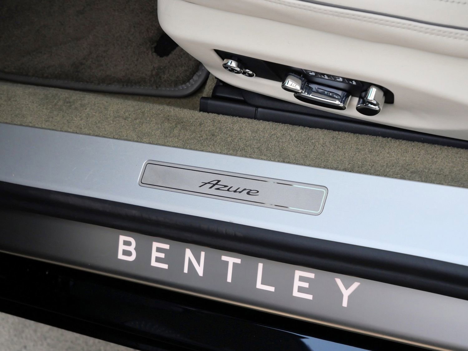 Used 2023 Bentley Continental GT Azure AWD/4WD image 16