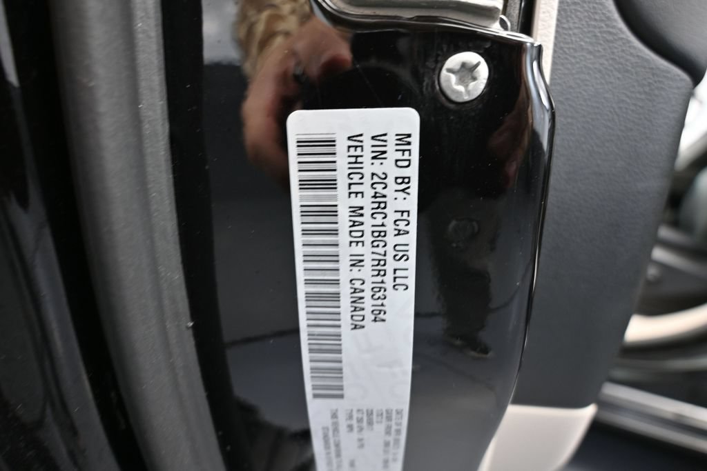 Used 2024 Chrysler Pacifica Touring-L FWD image 41