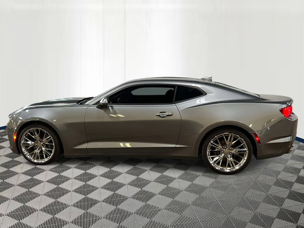 Used 2022 Chevrolet Camaro LT RWD image 2