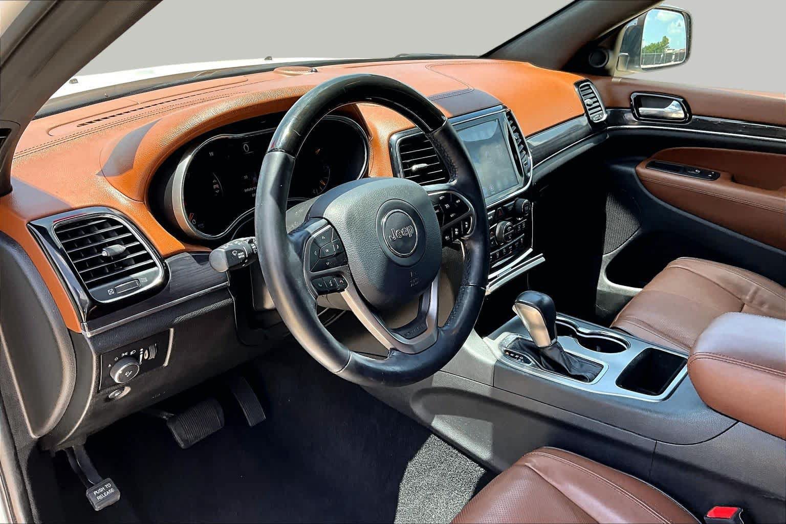 Used 2020 Jeep Grand Cherokee Overland RWD image 18