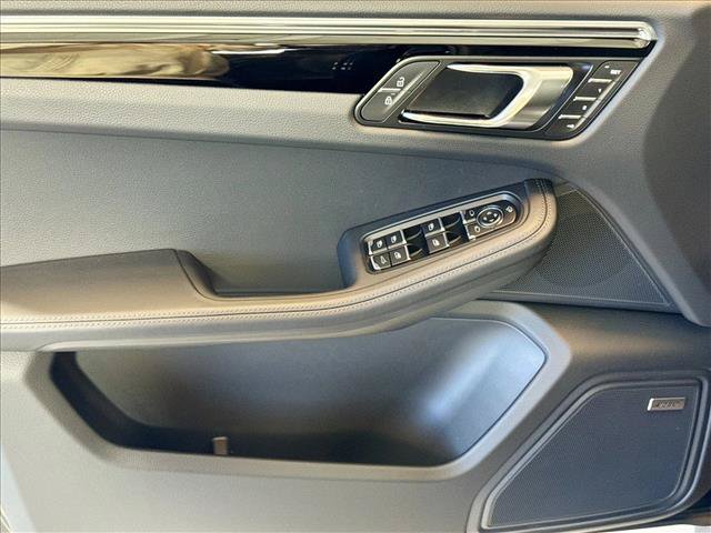 Used 2026 Porsche Macan AWD/4WD image 11