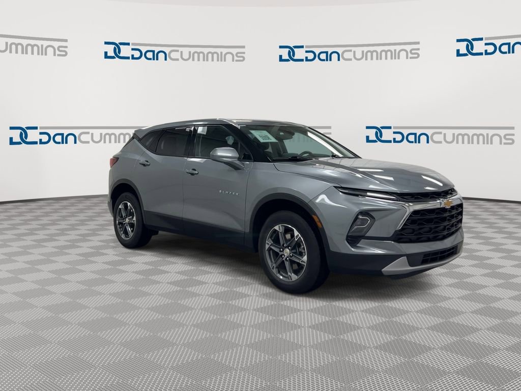 Used 2025 Chevrolet Blazer LT image 2