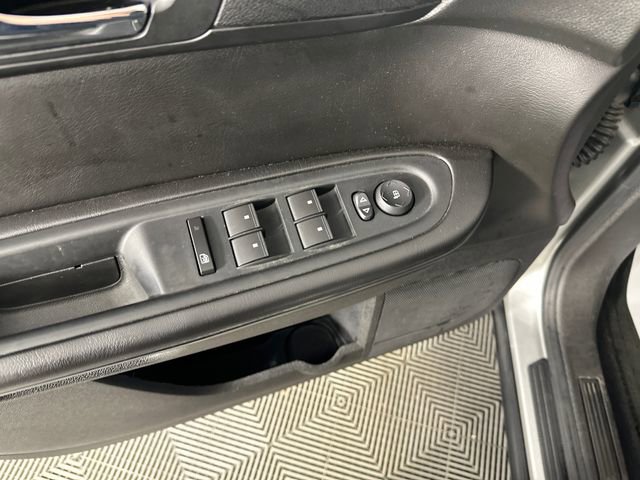 Used 2015 GMC Acadia SLE image 24