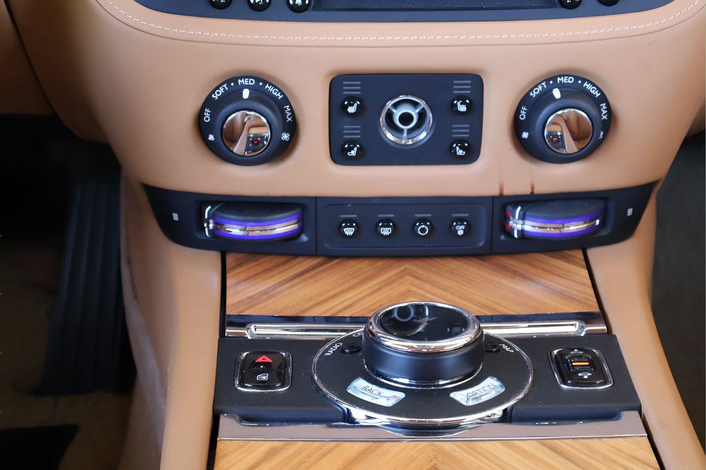 Used 2016 Rolls-Royce Wraith RWD image 19
