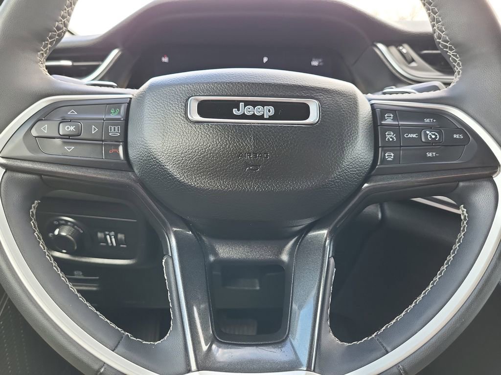 Used 2023 Jeep Grand Cherokee L Laredo AWD/4WD image 18