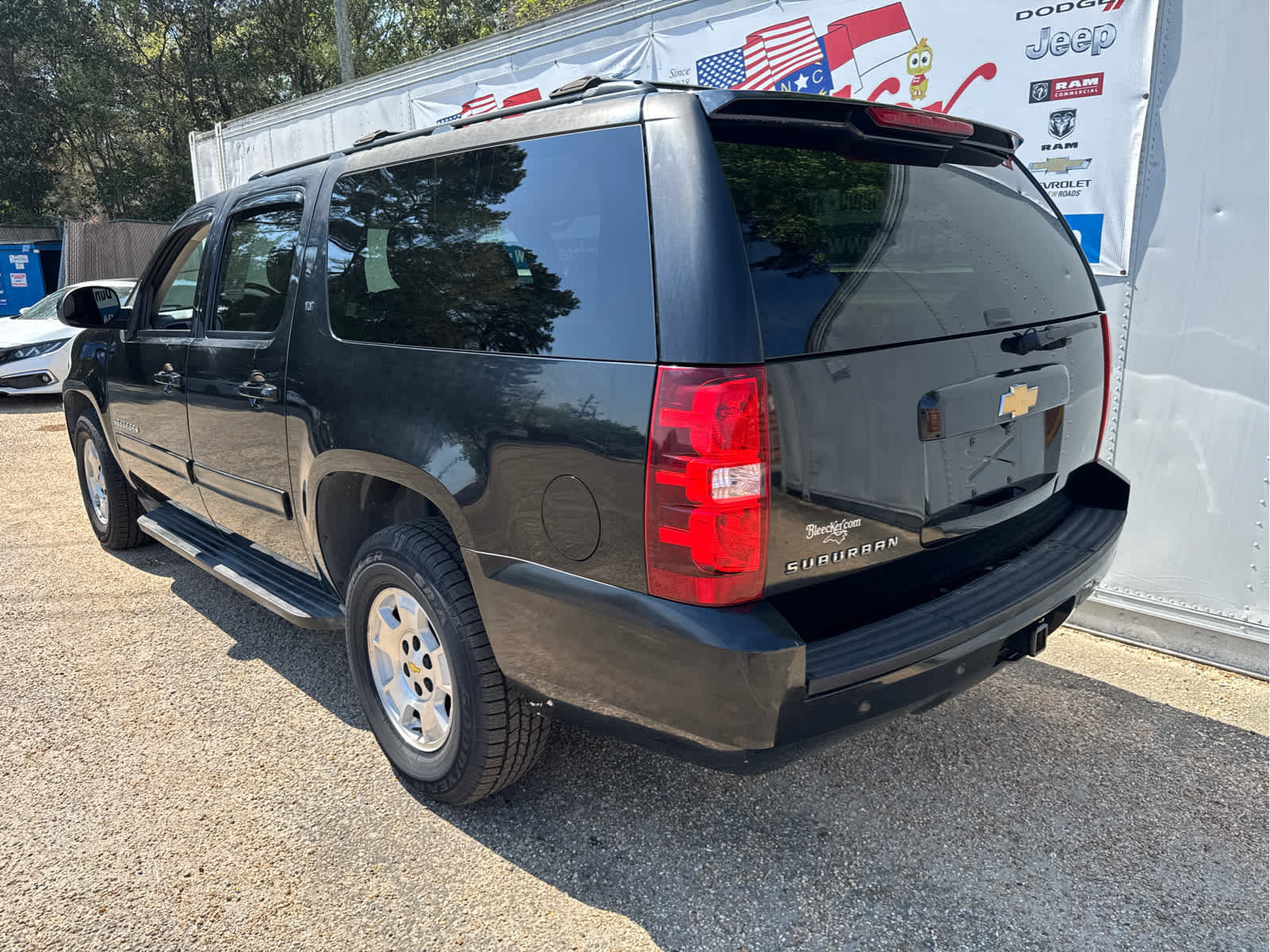 Used 2014 Chevrolet Suburban LT image 8