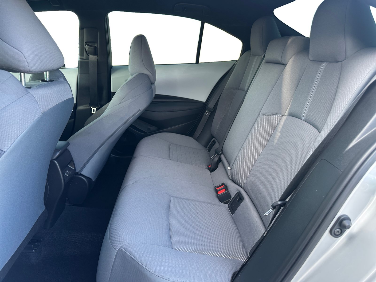 Used 2025 Toyota Corolla SE w/ Convenience Package FWD image 13