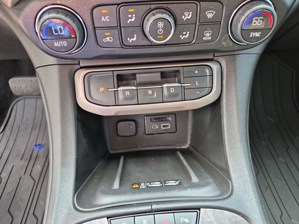 Used 2023 GMC Acadia Denali w/ Denali Ultimate Package FWD image 31