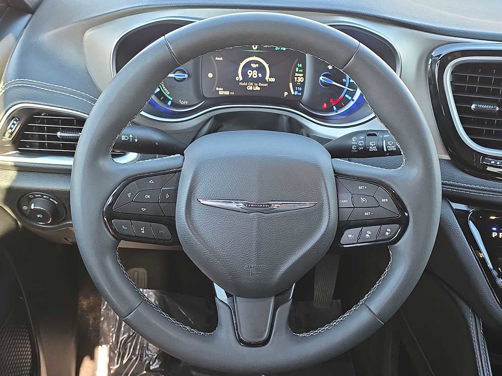 Used 2024 Chrysler Pacifica Premium image 18