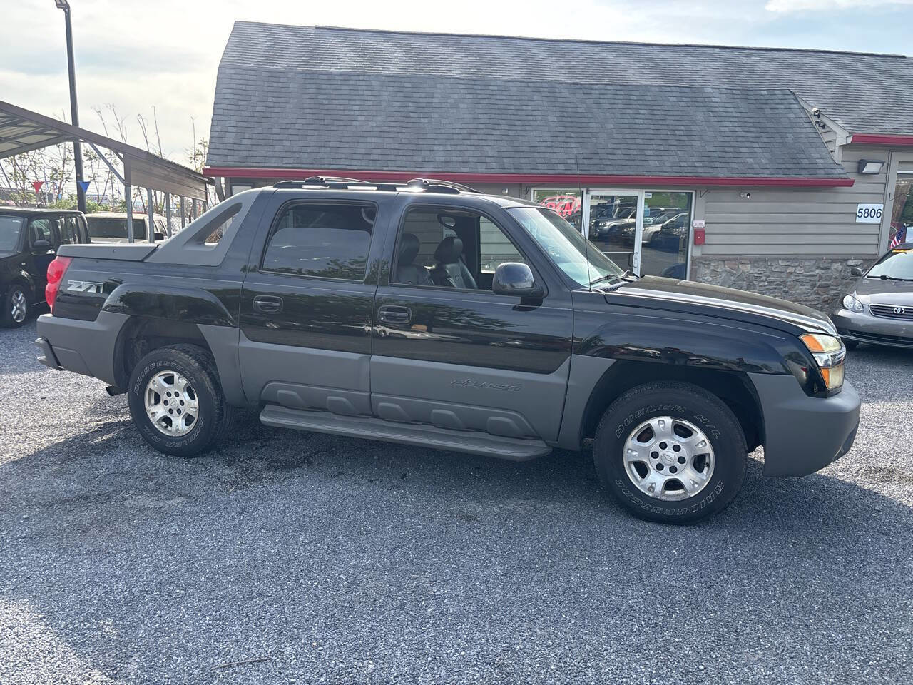 Used 2002 Chevrolet Avalanche 4x4 w/ Off-Road Suspension Pkg image 5