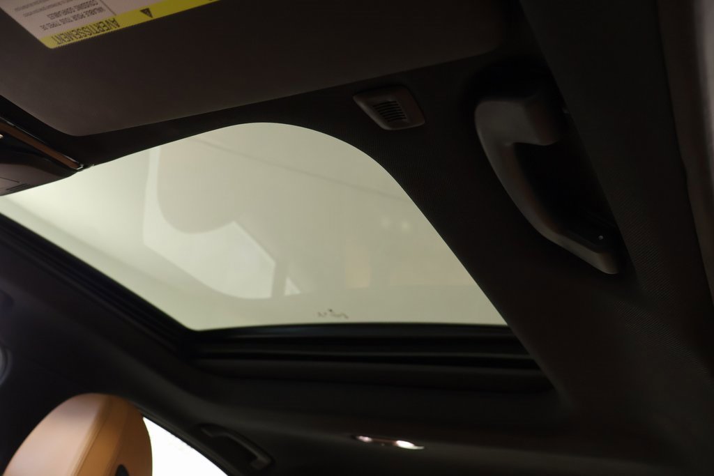 Used 2022 BMW 330i xDrive 330i xDrive w/ Driving Assistance Package image 16