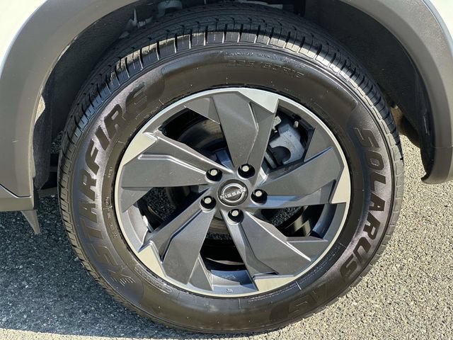 Used 2024 Nissan Rogue SV FWD image 10
