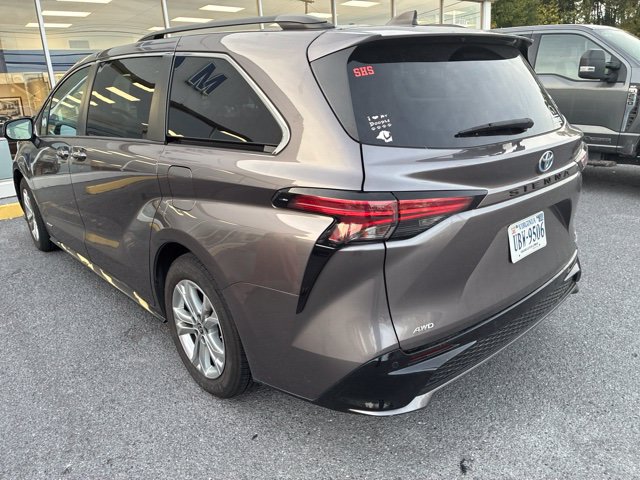 Used 2021 Toyota Sienna XSE AWD/4WD image 2