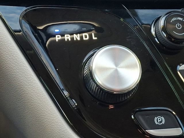 Used 2024 Chrysler Pacifica Touring-L image 14