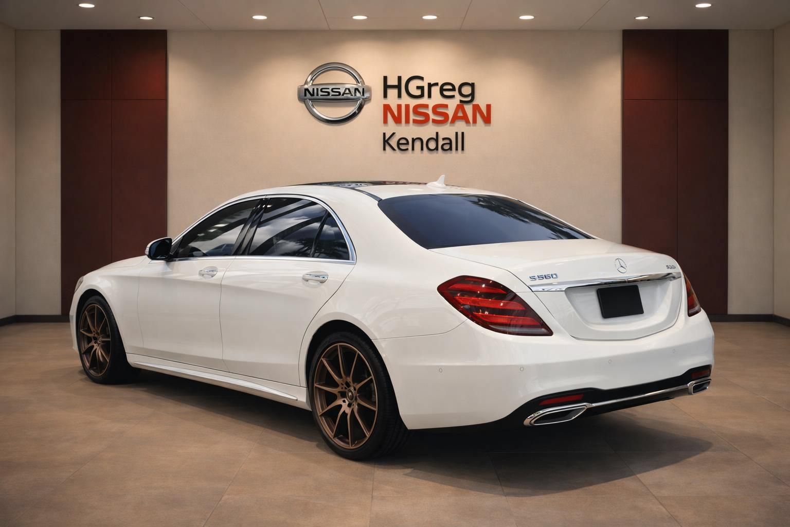 Used 2019 Mercedes-Benz S 560 4MATIC Sedan image 2