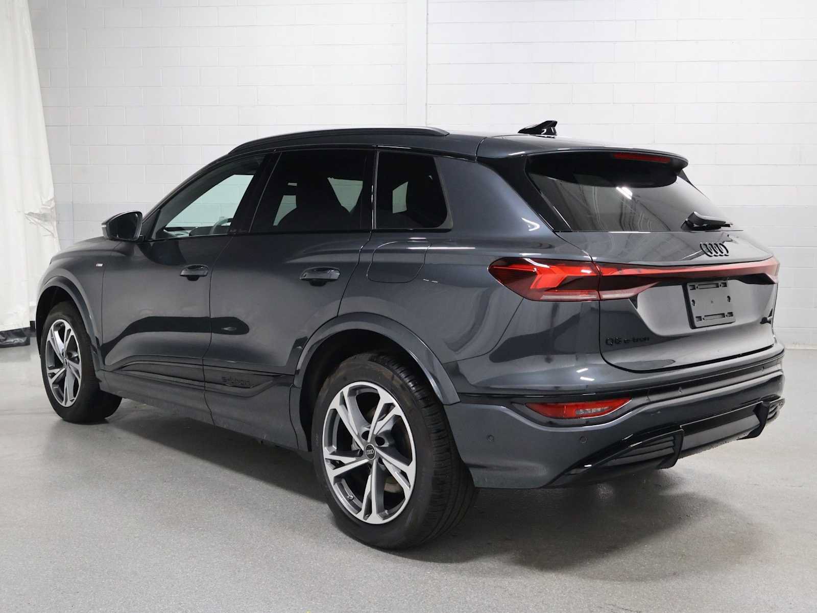 New 2027 Audi Q6 e-tron Premium Plus AWD/4WD image 3
