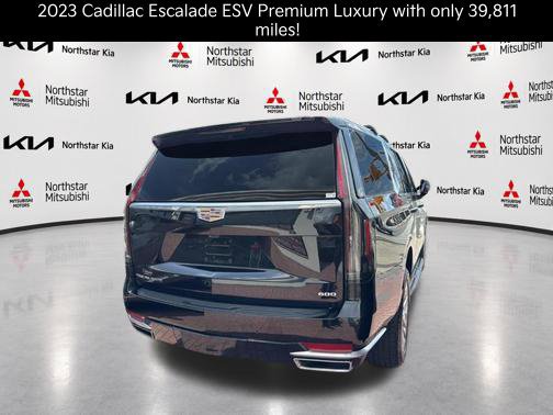 Used 2023 Cadillac Escalade ESV Premium Luxury AWD/4WD image 7