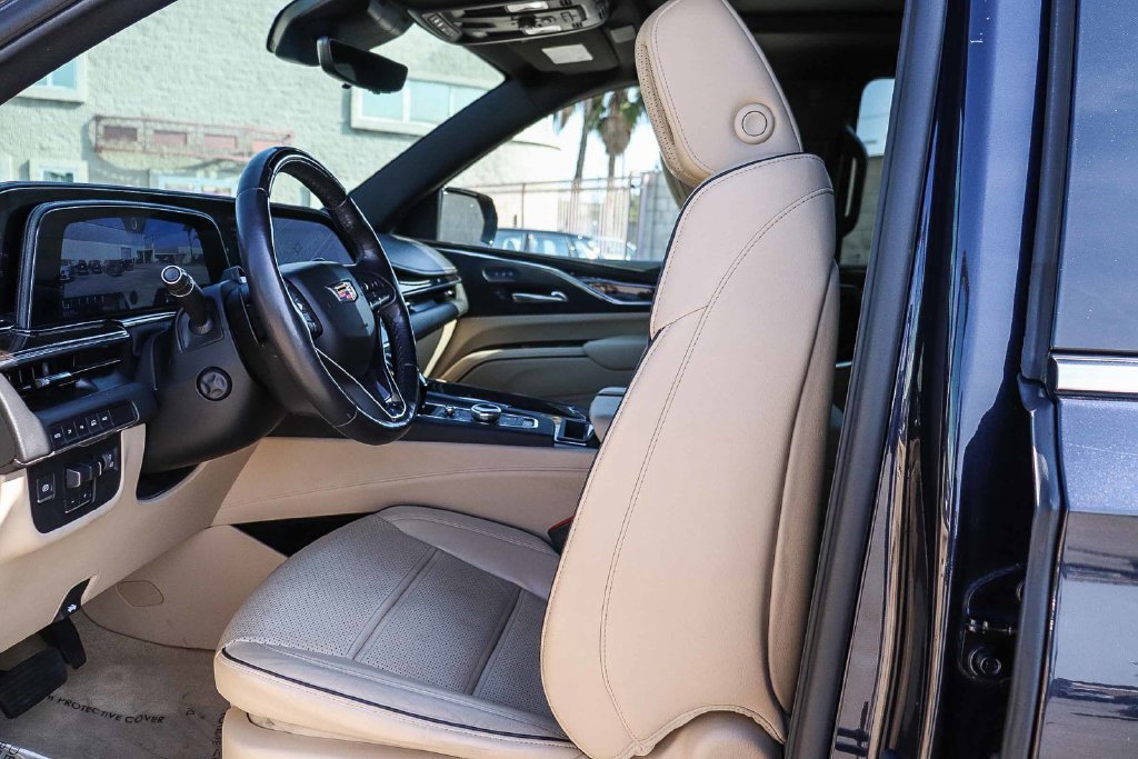 Used 2023 Cadillac Escalade Premium Luxury w/ Performance Package AWD/4WD image 19
