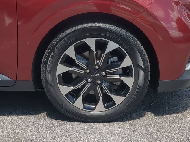 Used 2024 Kia Carnival EX FWD image 11