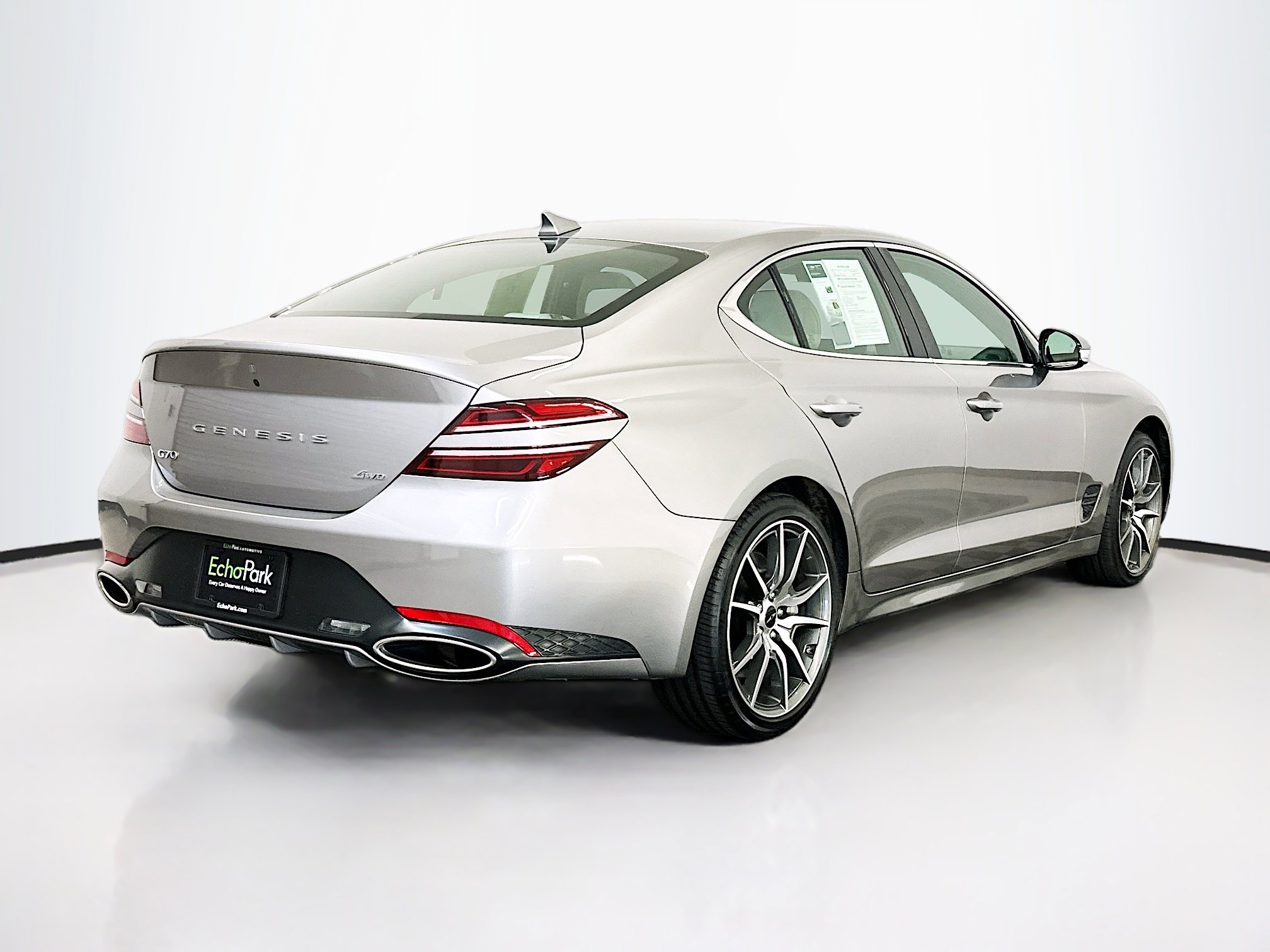 Used 2025 Genesis G70 2.5T image 9