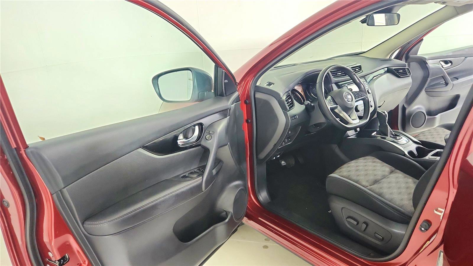 Used 2022 Nissan Rogue Sport SV image 19