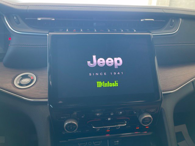Used 2025 Jeep Grand Cherokee Summit w/ Obsidian Package AWD/4WD image 35