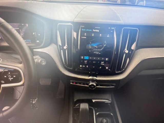 Used 2025 Volvo XC60 B5 Plus w/ Climate Package AWD/4WD image 4