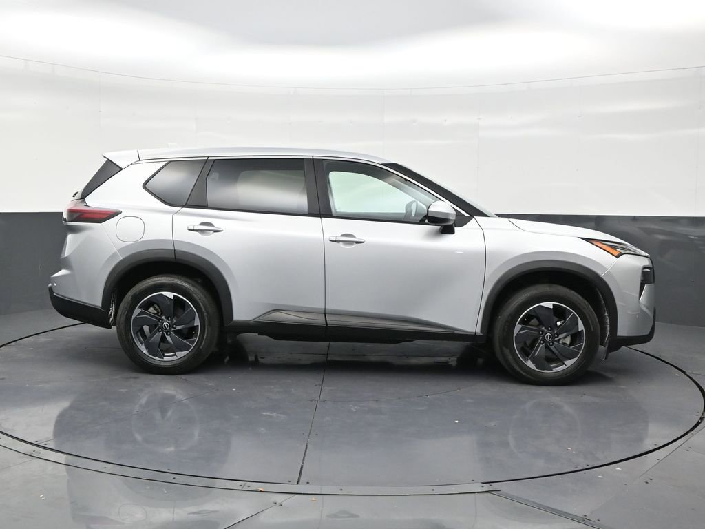 Used 2024 Nissan Rogue SV image 6
