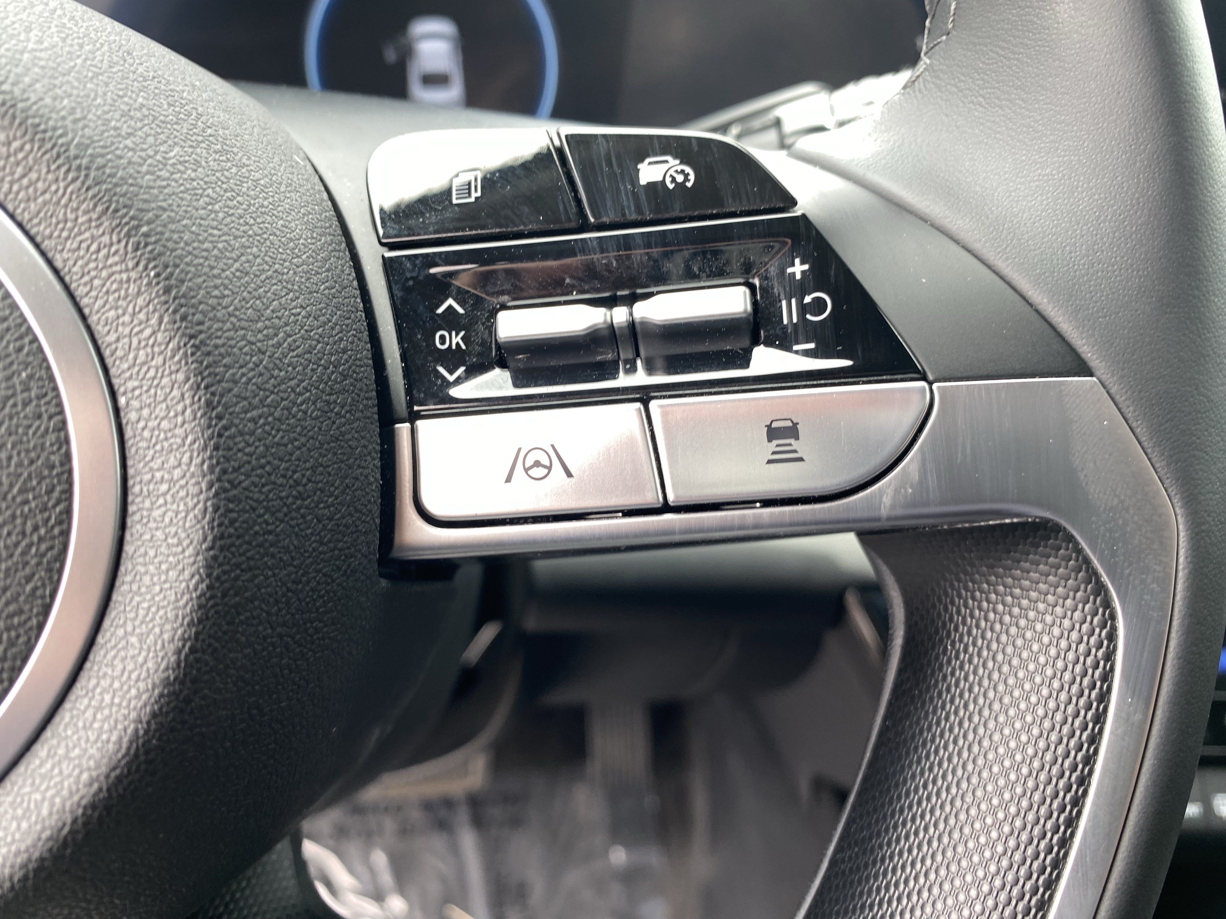 Certified 2024 Hyundai Elantra Limited FWD image 28