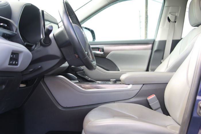 Used 2021 Toyota Highlander Limited image 7