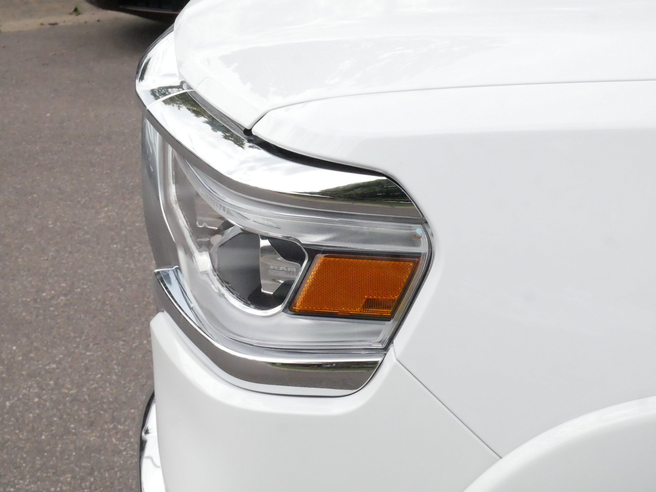 Used 2024 RAM 1500 Limited AWD/4WD image 16