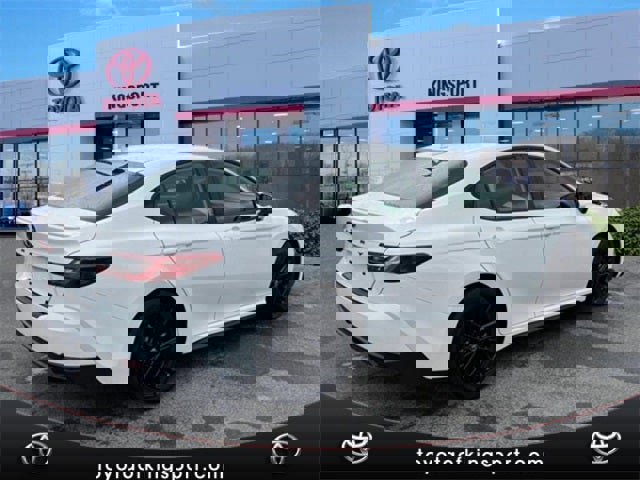 Used 2025 Toyota Camry SE w/ Convenience Package image 5