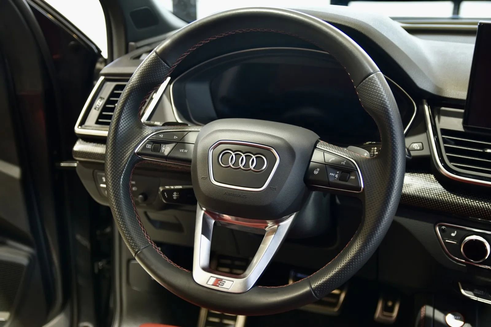 Used 2024 Audi SQ5 Premium Plus w/ S Sport Package AWD/4WD image 20