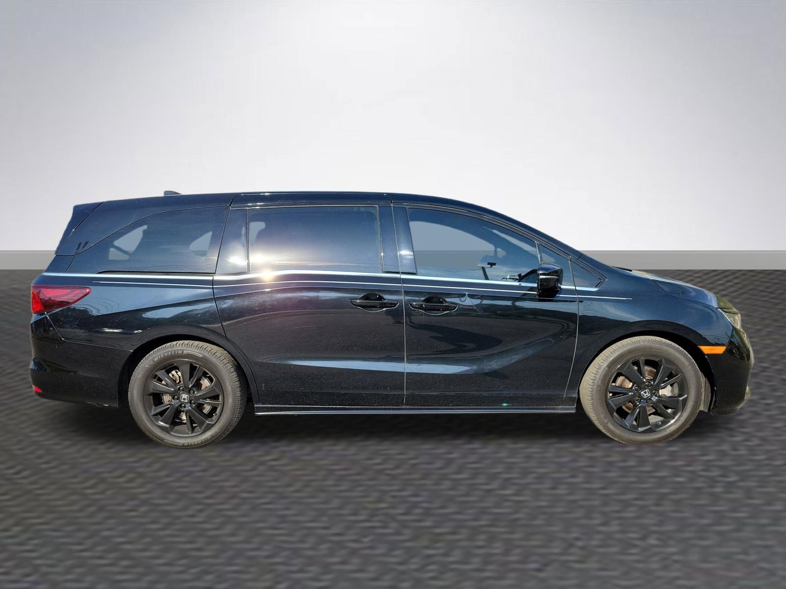 Used 2023 Honda Odyssey Sport image 4