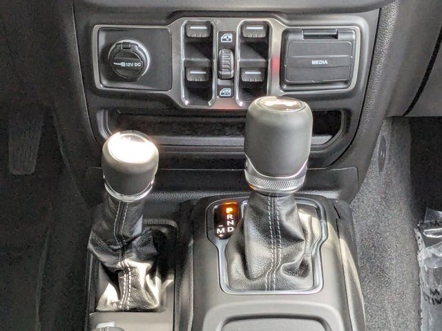 New 2026 Jeep Wrangler Unlimited Sahara AWD/4WD image 19